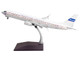Boeing 737 900ER Commercial Aircraft with Flaps Down Continental Airlines United Airlines N75435 White with Red and Blue Stripes Gemini 200 Series 1/200 Diecast Model Airplane GeminiJets G2UAL1407F