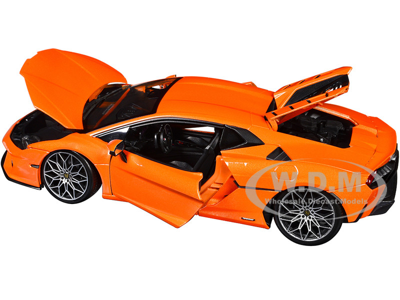 LAMBORGHINI TEMERARIO ORANGE METALLIC 1/18 DIECAST MODEL CAR BY