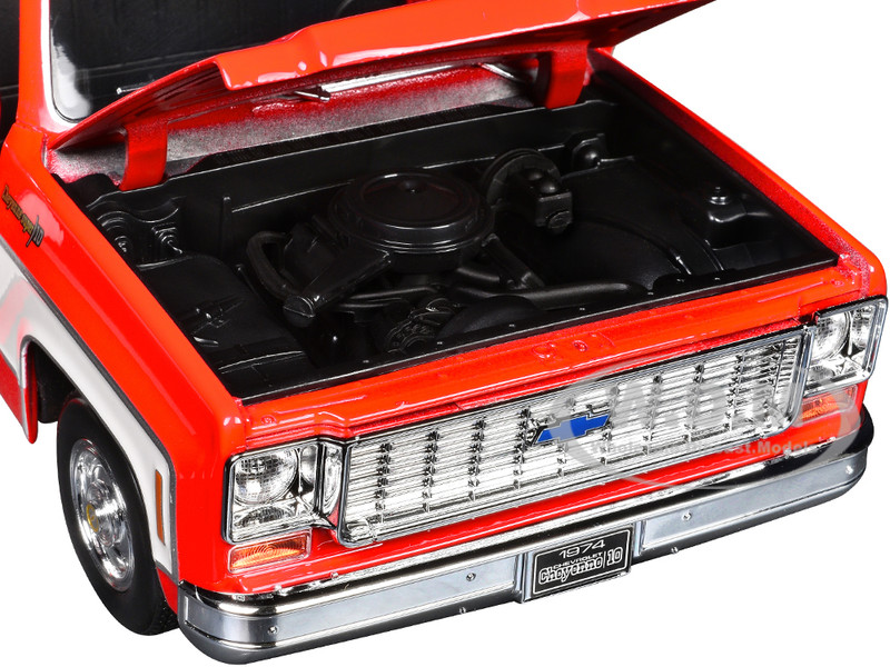 1974 CHEVROLET C10 CHEYENNE SUPER PICKUP RED & WHITE 1/18 MODEL BY