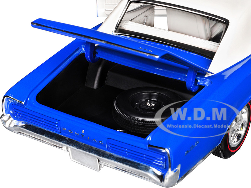 1966 Pontiac GTO Barrier Blue with White Top and Interior 1/18