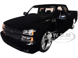 2006 Chevrolet Silverado Custom Pickup Truck Black Die Cast Collection Series 1/25 Diecast Model Car Motormax 79039-BK