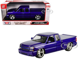 2006 Chevrolet Silverado Custom Pickup Truck Blue Metallic Die Cast Collection Series 1/25 Diecast Model Car Motormax 79039-BL