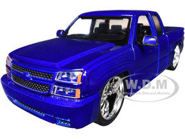 2006 Chevrolet Silverado Custom Pickup Truck Blue Metallic Die Cast Collection Series 1/25 Diecast Model Car Motormax 79039-BL