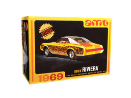 Skill 2 Model Kit 1969 Buick Riviera 1/25 Scale Model AMT AMT1486