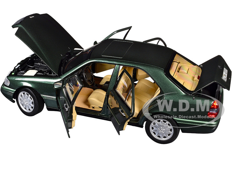 1993 Mercedes-Benz C-Class Malachite Green Metallic 1/18 Diecast