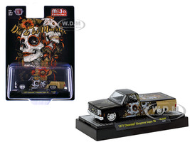 1977 Chevrolet Cheyenne Super 30 Pickup Truck Dia De Los Muertos Black with Graphics Limited Edition to 9900 pieces Worldwide 1/64 Diecast Model Car M2 Machines 31500-MJS90