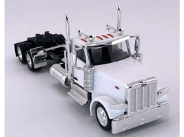 Peterbilt 589 2 Axel Day Cab White 1/87 (HO) Plastic Model Car HO Logistics HL-589071
