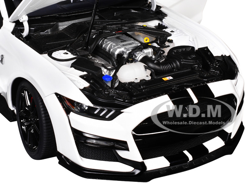 Ford Mustang Shelby GT500 Oxford White with Black Stripes 1/18