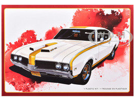 Skill 2 Model Kit 1969 Hurst Oldsmobile Cutlass 1/25 Scale Model AMT AMT1532