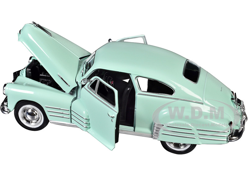 1948 CHEVROLET FLEETLINE AEROSEDAN LIGHT GREEN 1/25 DIECAST CAR BY