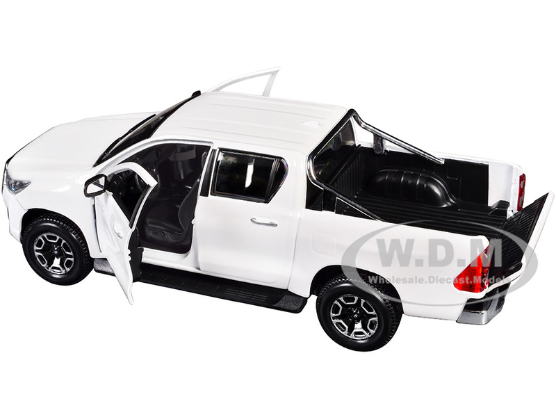 TOYOTA HILUX PICKUP WHITE 1/27 DIECAST MODEL CAR BY MAISTO 32920