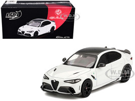 Alfa Romeo Giulia GTA White with Carbon Top 1/64 Diecast Model Car BBR BBRDIE6425