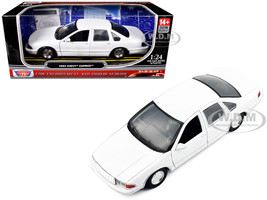 1993 Chevrolet Caprice Police Car Unmarked White Custom Builder s Kit Series 1/24 Diecast Model Car Motormax 76438BB-W