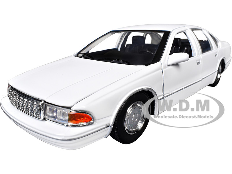 1993 Chevrolet Caprice Police Car Unmarked White Custom Builder s Kit Series 1/24 Diecast Model Car Motormax 76438BB-W