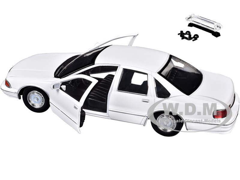 モーターマックス　1993 シボレー　カプリス　1/24 Amazon.com: Motormax 1993 Chevrolet Chevy Caprice Lowrider 1:24
