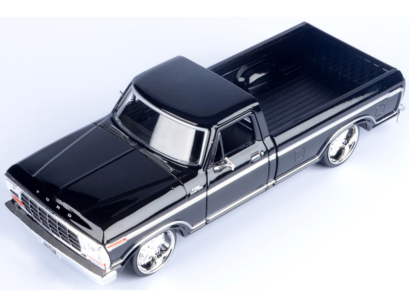 1979 Ford F 150 Custom Pickup Truck Black Maxx Design Series 1/24 Diecast Model Car Motormax 79346MX-BK