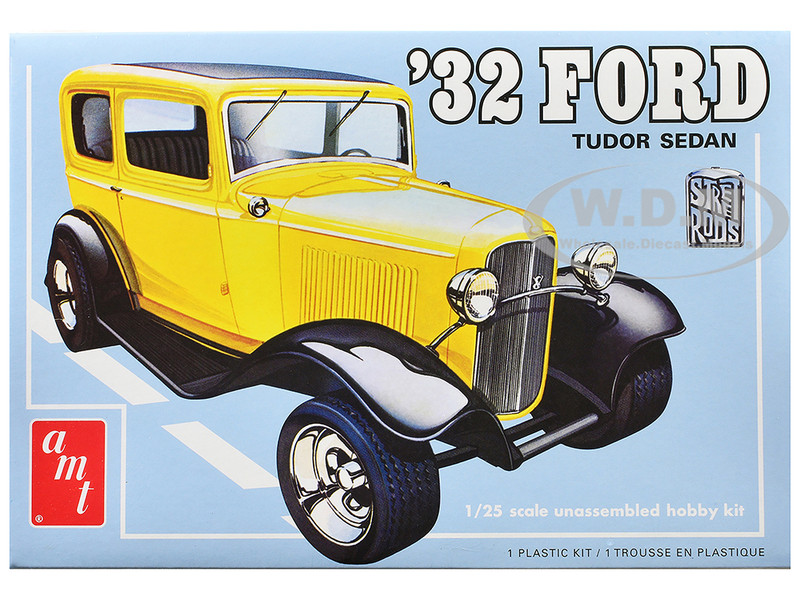 Skill 2 Model Kit 1932 Ford Tudor Sedan Street Rods Series 1/25 Scale Model AMT AMT1414