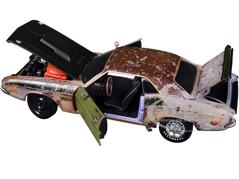 1970 DODGE CHALLENGER R/T RUSTED 1/24 DIECAST MODEL CAR BY M2