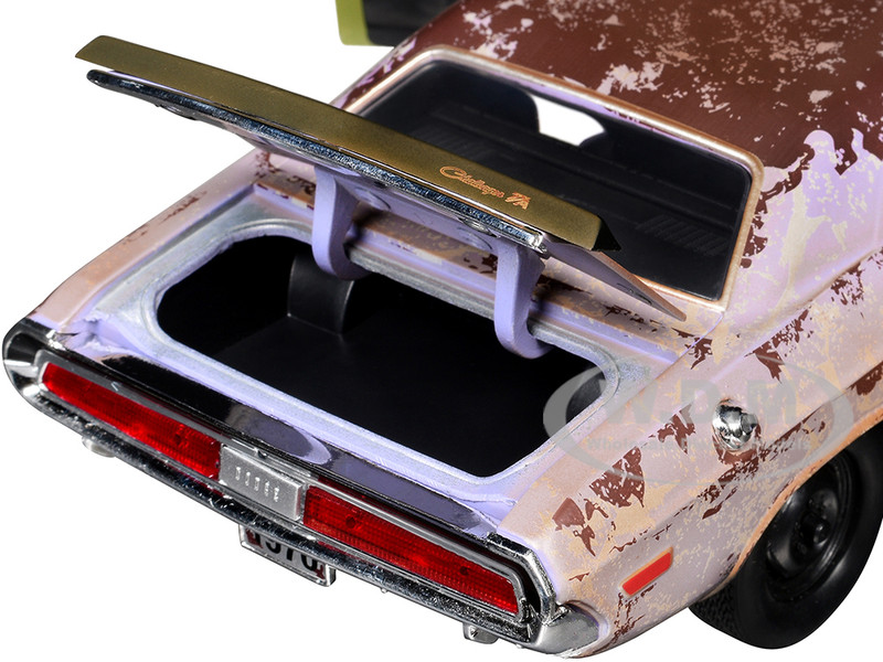 1970 DODGE CHALLENGER R/T RUSTED 1/24 DIECAST MODEL CAR BY M2