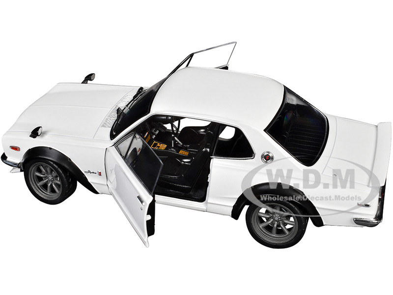 1970 NISSAN SKYLINE (C10) HAKOSUKA RHD WHITE 1/18 DIECAST CAR BY