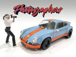 Photographers Figure #2 for 1/24 Scale Models American Diorama AD-25302