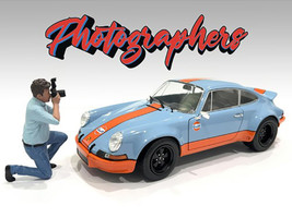Photographers Figure #3 for 1/24 Scale Models American Diorama AD-25303