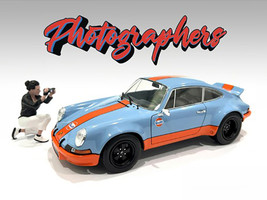 Photographers Figure #5 for 1/24 Scale Models American Diorama AD-25305
