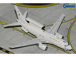 Boeing E 7A Wedgetail Aircraft Royal Air Force WT001 Gray Gemini Macs Series 1/400 Diecast Model Airplane GeminiJets GM150