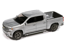 2019 Chevrolet Silverado High Country Pickup Truck Silver Ice Metallic Muscle Trucks Series 1/64 Diecast Model Car Auto World 64532-AWSP215B
