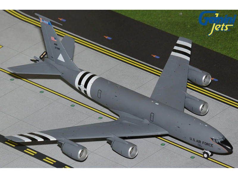 Boeing KC 135R Stratotanker Tanker Aircraft Illinois Air National Guard 63 7981 United States Air Force Gemini 200 Series 1/200 Diecast Model Airplane GeminiJets G2AFO1442