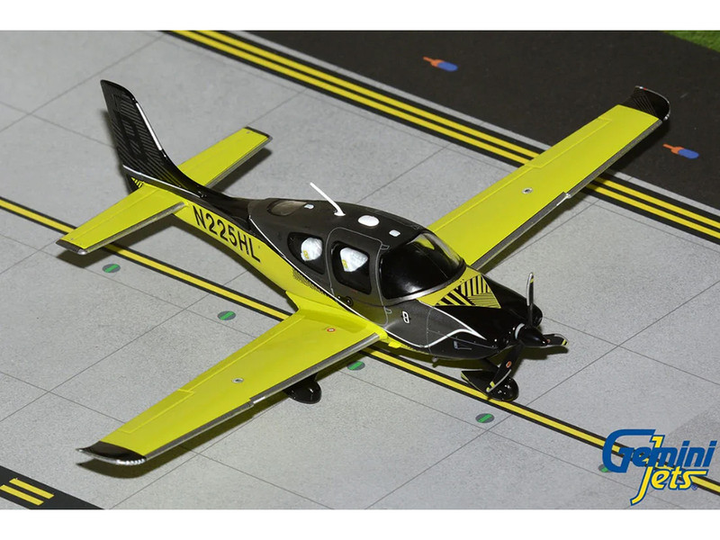 Cirrus SR22T Composite Aircraft (N225HL) Black and Neon Green "Gemini General Aviation" Series 1/72 Diecast Model Airplane GeminiJets GGCIR022