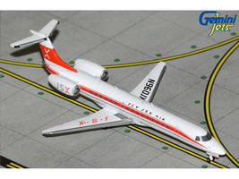 Embraer ERJ-145 Commercial Aircraft "JSX" (N960JX) White with Red Stripes and Tail 1/400 Diecast Model Airplane by GeminiJets GJJSX2403