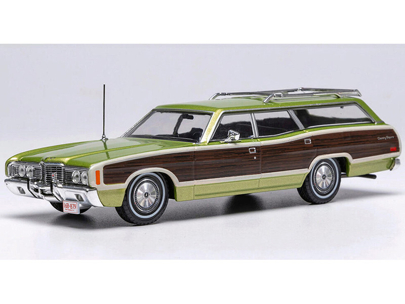 1972 Ford LTD Country Squire Wagon Green Metallic with Woodgrain Sides 1/43 Diecast Model IXO Models CLC608N22