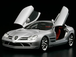 Model Kit Mercedes Benz SLR McLaren 1/24 Scale Model Tamiya TAM-24290