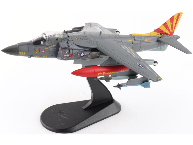 British Aerospace AV 8B Harrier II Plus Aircraft 164569 VMA 223 Bulldogs MCAS Cherry Point 2025 United States Marine Corps Air Power Series 1/72 Diecast Model Hobby Master HA2634