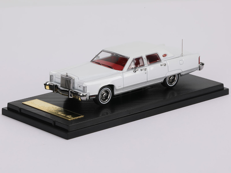 1979 Lincoln Continental Town Car White with Red Interior 1/64 Diecast Model Car Sun Star SS-60005