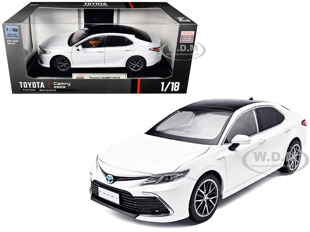 2023 Toyota Camry Hybrid White Metallic with Black Top 1/18