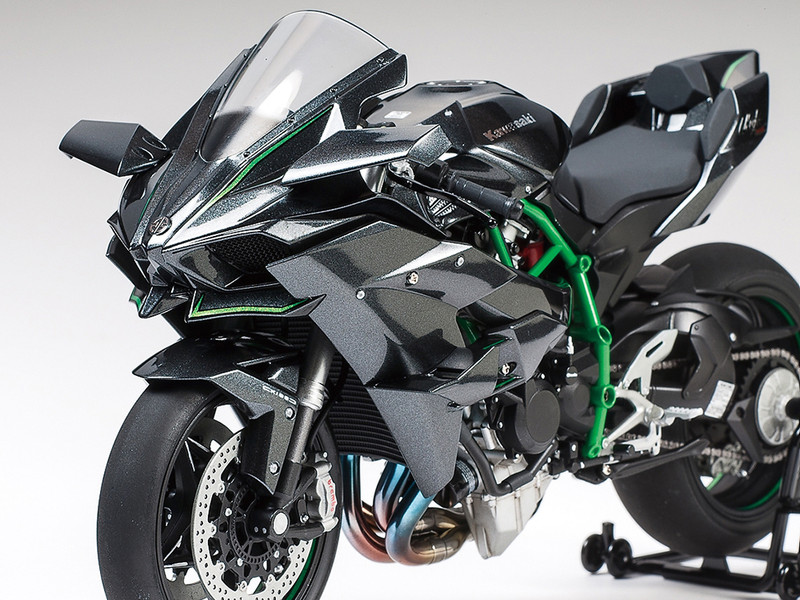 Model Kit Kawasaki Ninja H2R Motorcycle 1/12 Scale Model Tamiya TAM-14131