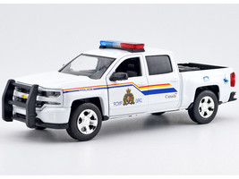 2017 Chevrolet Silverado 1500 LT Z71 Crew Cab Pickup TruckRoyal Canadian Mounted Police White with Flashing Light Bar and Front and Rear Lights and Sounds "Law Enforcement and Public Service" Series 1/27 Diecast Model Car Motormax 79515
