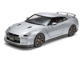 Model Kit Nissan GT R R35 1/24 Scale Model Tamiya TAM-24300