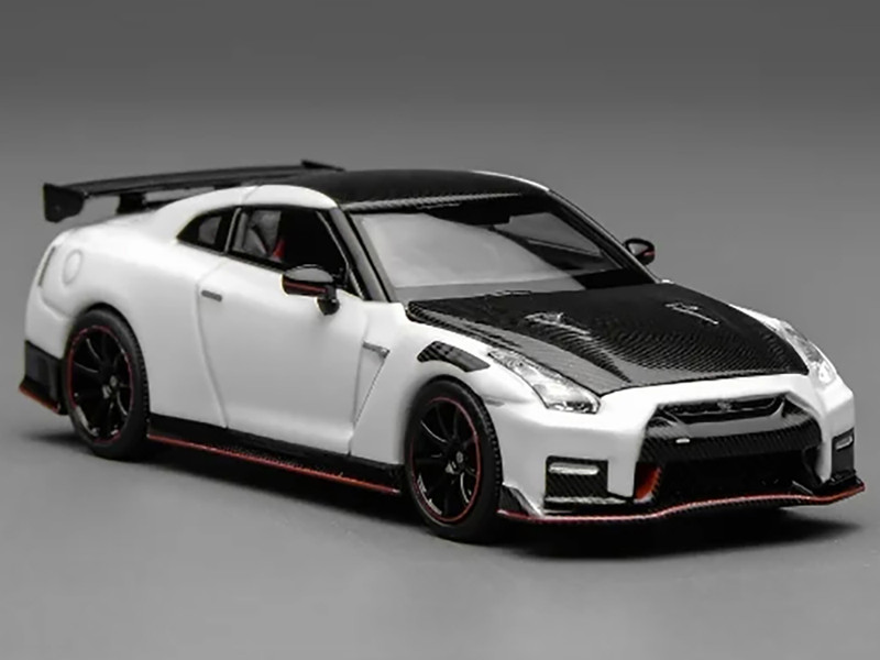 2022 Nissan GT R Nismo R35 RHD Right Hand Drive Brilliant White Pearl with Carbon Hood and Top Senior 64 Series 1/64 Diecast Model Car MotorHelix M63525