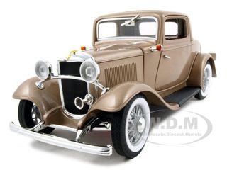 1932 Ford 3 Window Coupe Gold 1/18 Diecast Model Car Road