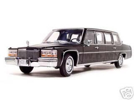 1983 Cadillac Fleetwood Presidential Limousine 1/24 Diecast Car Model Road Signature 24098