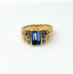 Estate English 18 Karat Gold Aquamarine and Diamond Ring