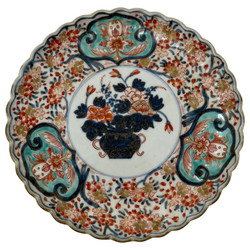 Antique Japanese Imari Porcelain 19th Century Scalloped Dish circa 1880