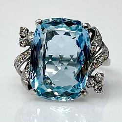 Estate Platinum Aquamarine & Diamond Ring.