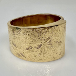 Estate American Art Deco 14 Karat Yellow Gold Engraved Bangle Bracelet.