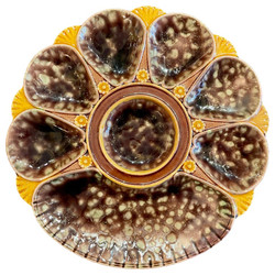Antique English Majolica Mintons Porcelain Oyster Plate with Large Cracker Well Design, Circa 1880-1890.
