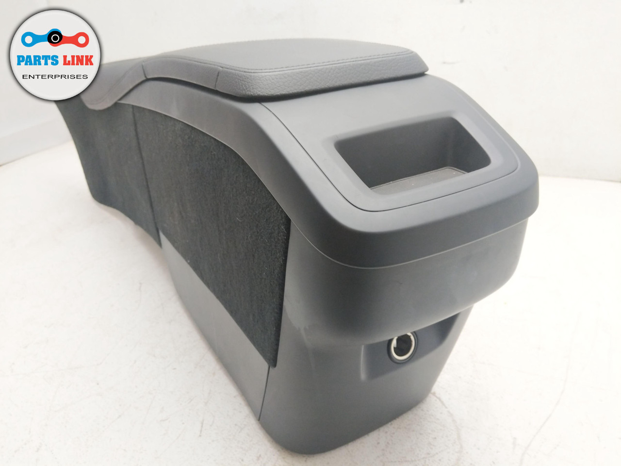 20162019 VOLVO XC90 FRONT FLOOR CENTER CONSOLE ARMREST SUPPLY SOCKET