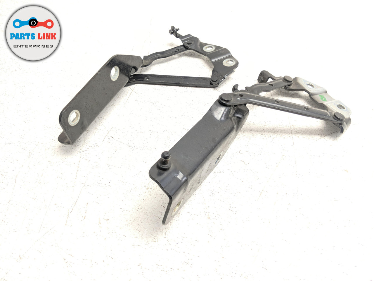 LR CENTRE Tailgate Hinge Set Upper & Lower For Land Rover Discovery 1 & 2 - BHB700051, BHB700032, Rear